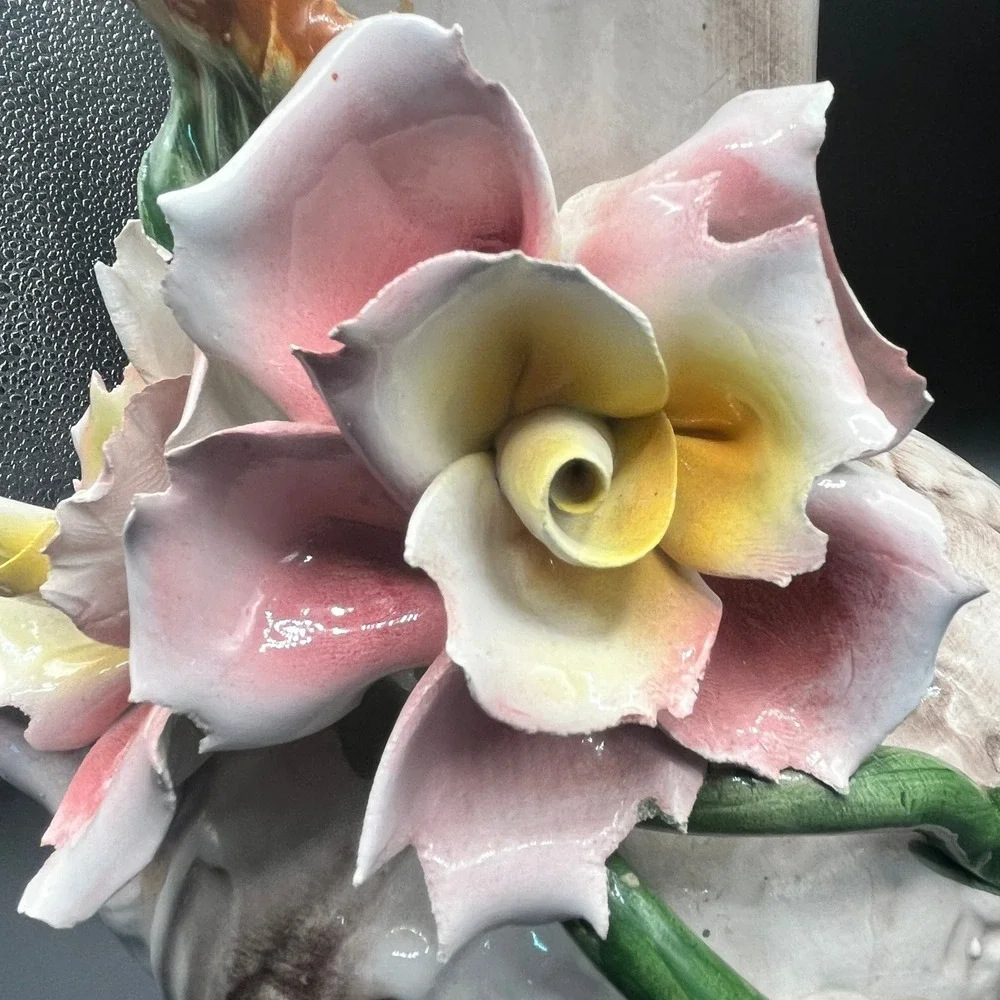 Vtg Capodimonte Italy Hand‎ Painted 3D Floral Porcelain Scallop Vase 14.5